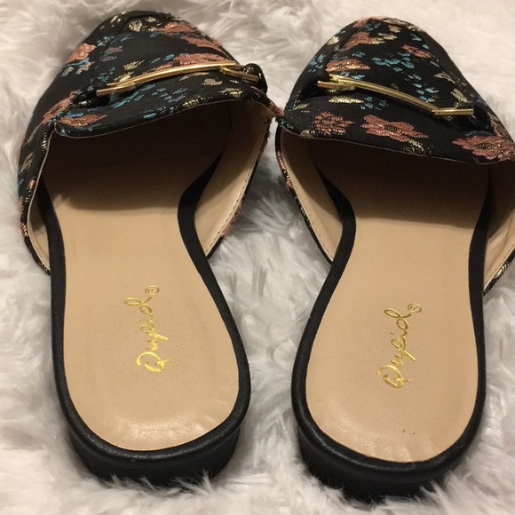 Qupid Floral Embroidered Flats - Picture 2 of 8